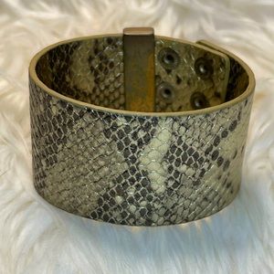 Gold tone/gray snakeskin printed wrap bracelet.